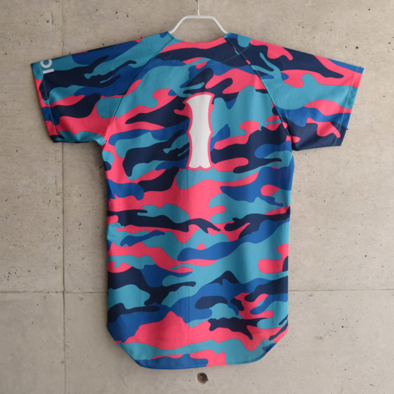 カラフルポップな迷彩柄ユニフォーム | 作成事例 フォトギャラリー